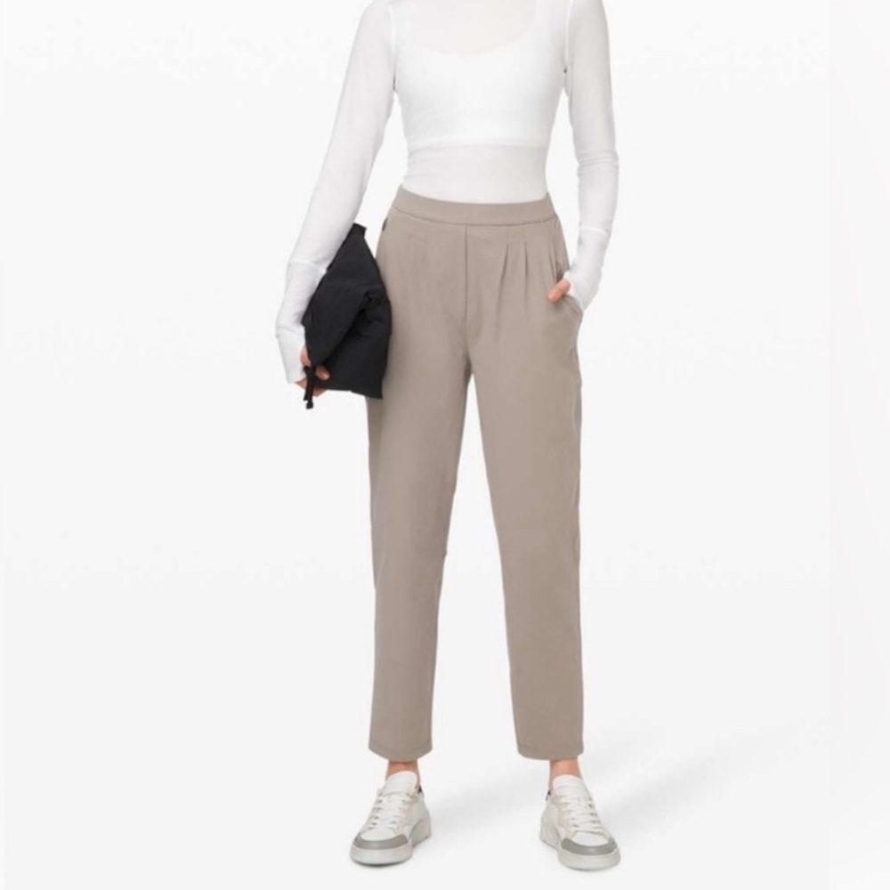 Lululemon Essential High-Rise Trouser Size 6 Pants